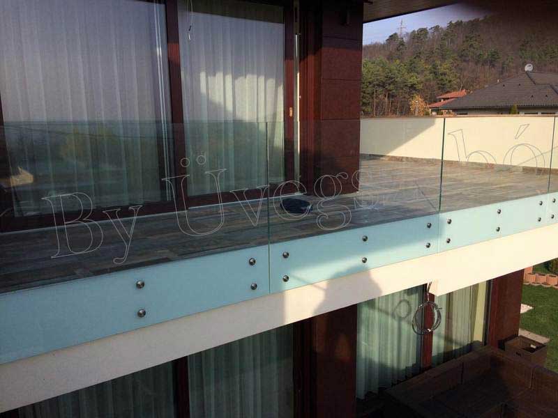 Tévhitek az üvegkorlátokkal kapcsolatban, amiket jobb, ha elfelejt