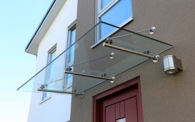 Üveg előtető – stílusos védelem az otthonod bejáratához